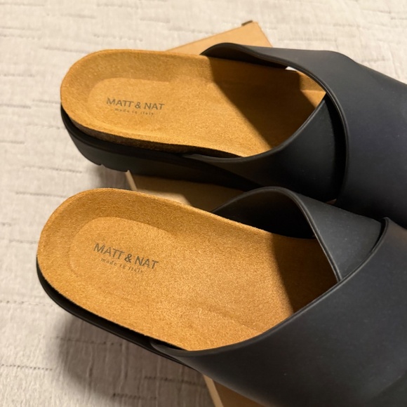 Matt & Nat Mandi Vegan Sandal in Black Size 8 - Picture 5 of 5